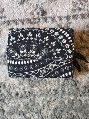 Vera Bradley Black & White Patterned Women's Wallet With Credit Card Protectio